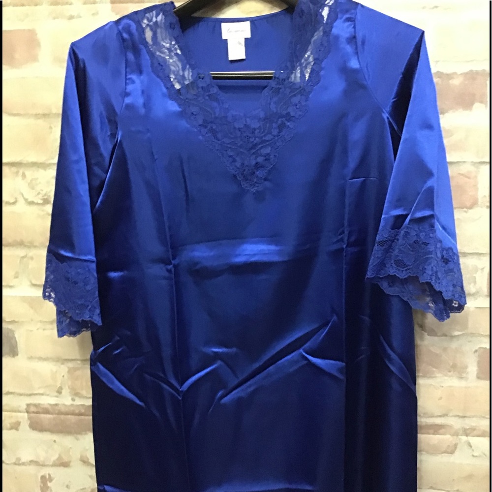 AMoureuse Silk PJ New with tag. Size medium